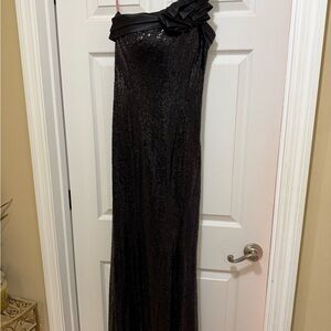 Elegant Black One-Shoulder Prom Dress